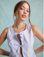 poplin tie front sveless top in blue stripe