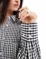 oversized shirt in mono gingham