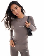 long sve logo detail baby t-shirt in taupe