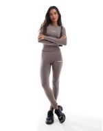 long sve logo detail baby t-shirt in taupe