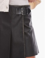 faux leather pleat low rise mini skirt in washed brown