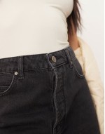 Wilson denim slouchy short in washed black