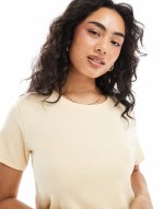 shrunken tee in butter yellow