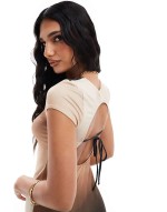 cap sve maxi dress with cutout back in brown ombre print