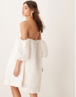 off shoulder puff sve structured jaquard mini dress in garde white