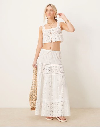 broderie beach co-ord in white