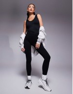 seamless V neck vest with inner bra in black