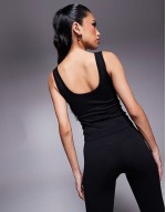 seamless V neck vest with inner bra in black